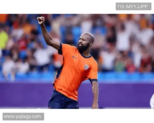 足球明星比赛中意外掉鞋引发全场欢笑瞬间被观众热议